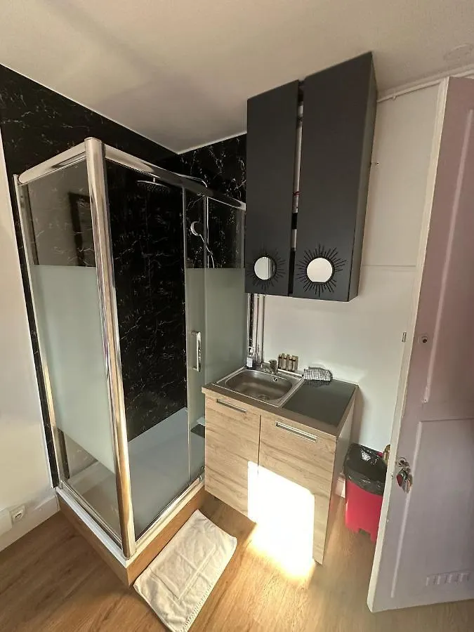 Appartement Petit Studette Sous Le Toit In The Heart Of The Fashion And Luxury District à Paris 0*,